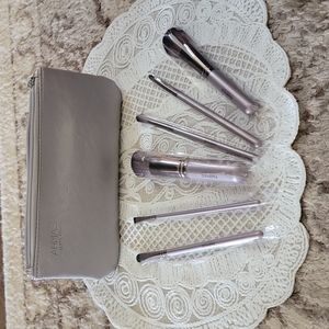 Farmasi Professional Make Up Brush Set ! Set of 6 Brush and Leather Bag
